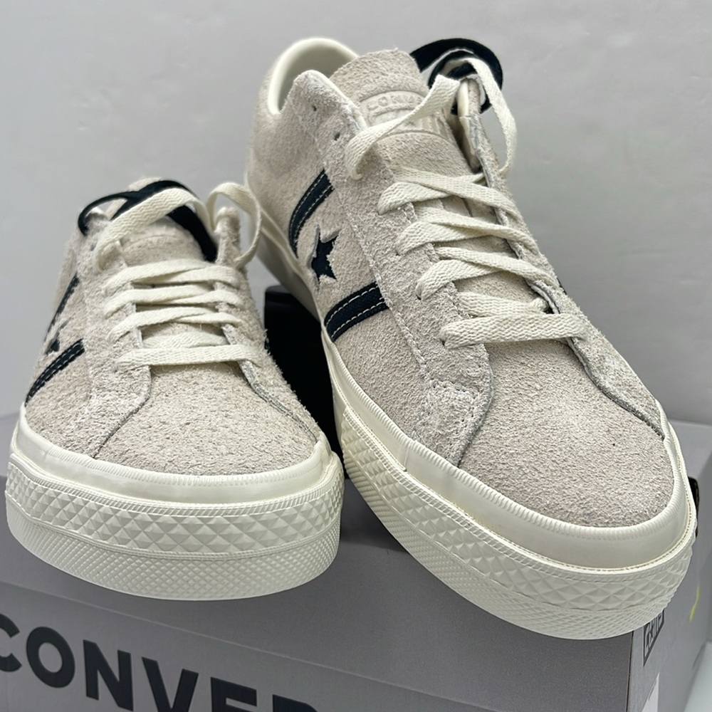 Converse WMNS Suede Sneakers A06424C
ONE STAR ACADEMY PRO OX EGRET/BLACK - Picture 5 of 16